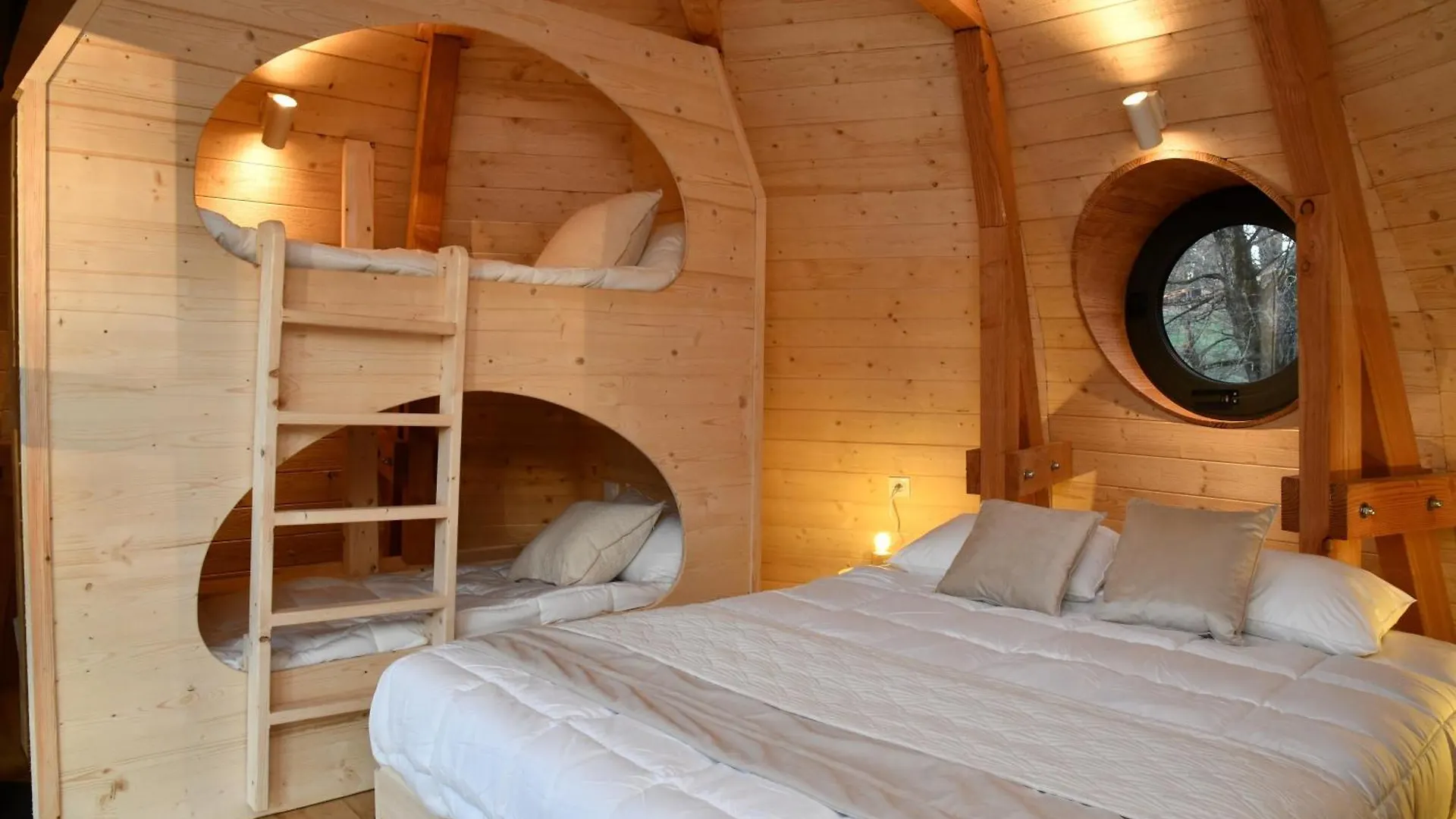 Domaine Des Etoiles - Logements Insolites Gillonnay