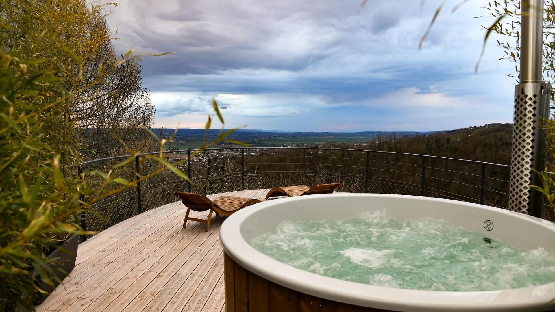 Domaine Des Etoiles - Logements Insolites Gillonnay Chalet