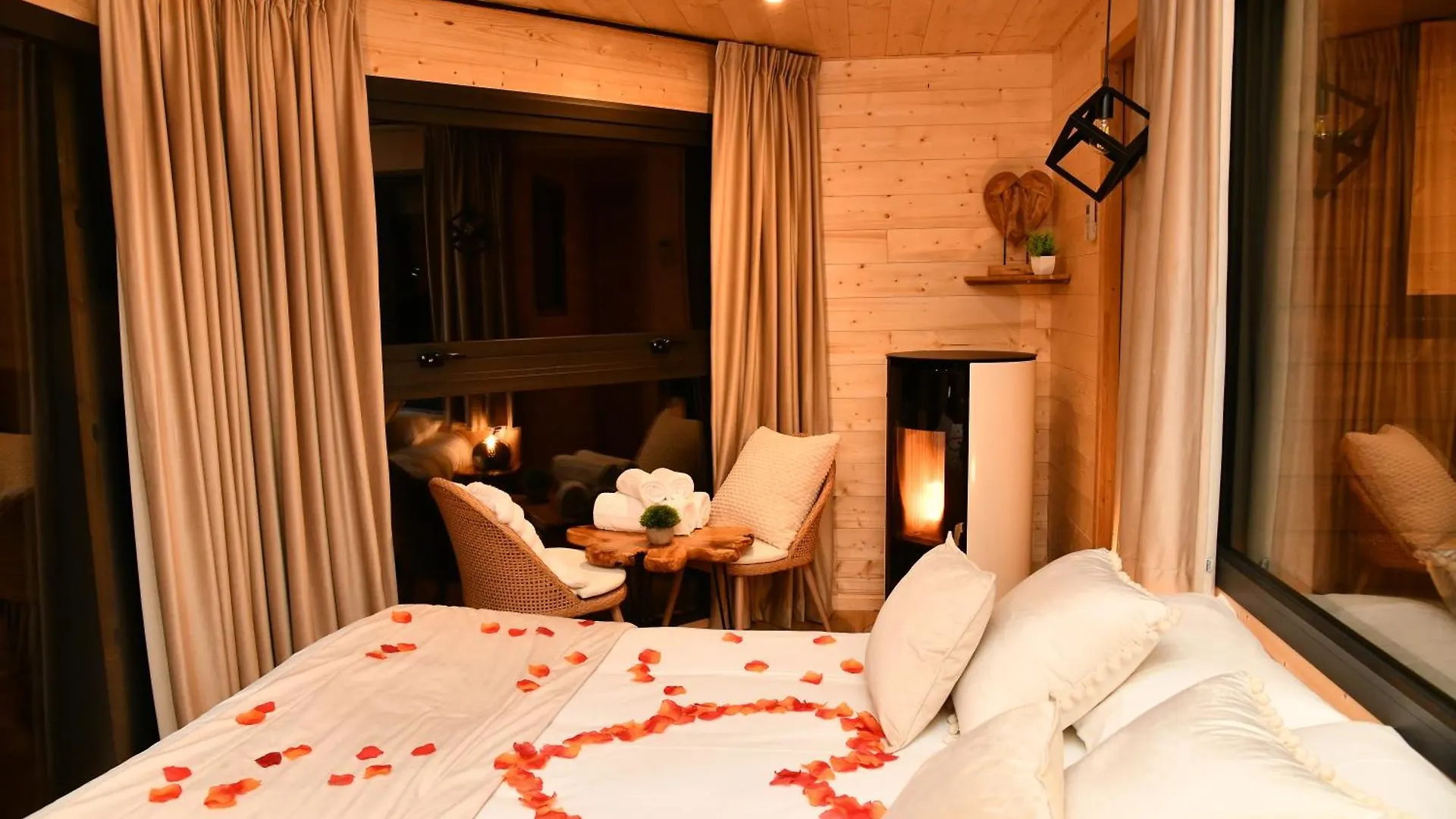 Domaine Des Etoiles - Logements Insolites Gillonnay Chalet