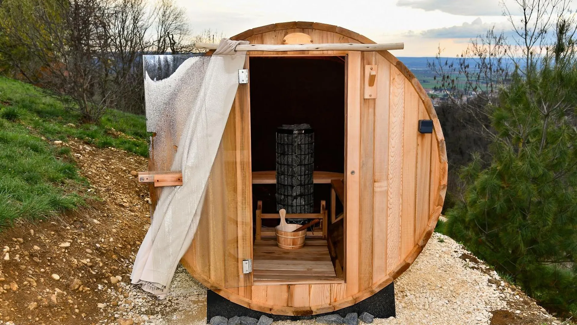Domaine Des Etoiles - Logements Insolites Gillonnay